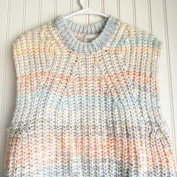 Second Female Size L Elsa Knitted Vest in Brunnera Blue - Picture 4 of 8